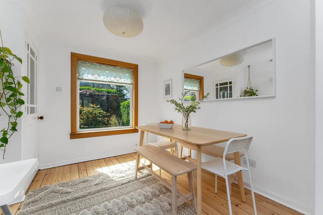 Cozy With Character Cheerful Home With Garden At Leith Links Park Edinburgh United Kingdom